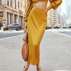 Vici Satin midi slip skirt (golden color)